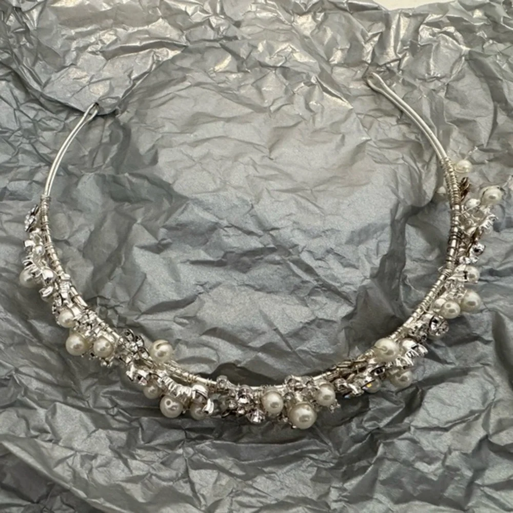 Elegant Silver and Pearl Women's Headband